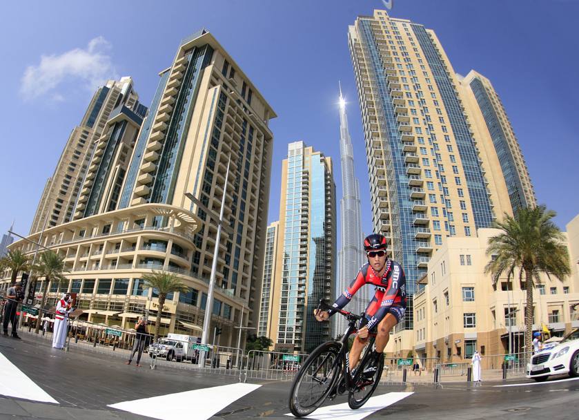 Phinney tra i grattacieli di Dubai. Bettini